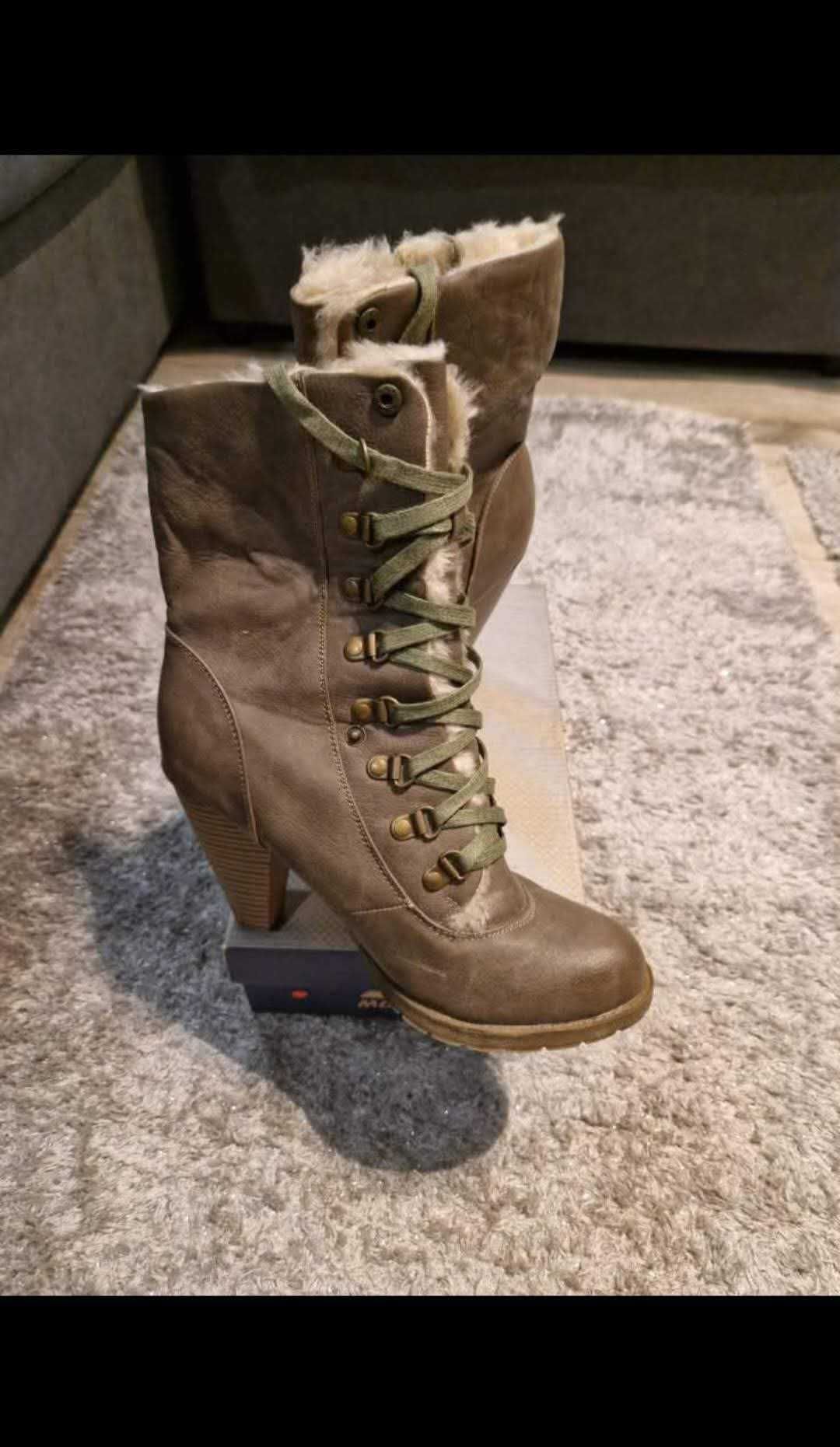 Vendo botas da natura tam 38 como novas e sapatos tam 38 em bom estado