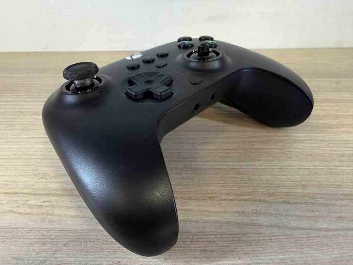 Pad kontroler bezprzewodowy zamiennik dla Xbox One/S/X Win 8bitDo 81HB