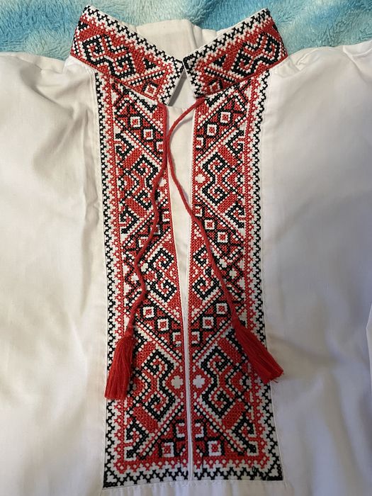 Продається вишиванка,хлопчик одягав 1 раз на свято Вишиванки)