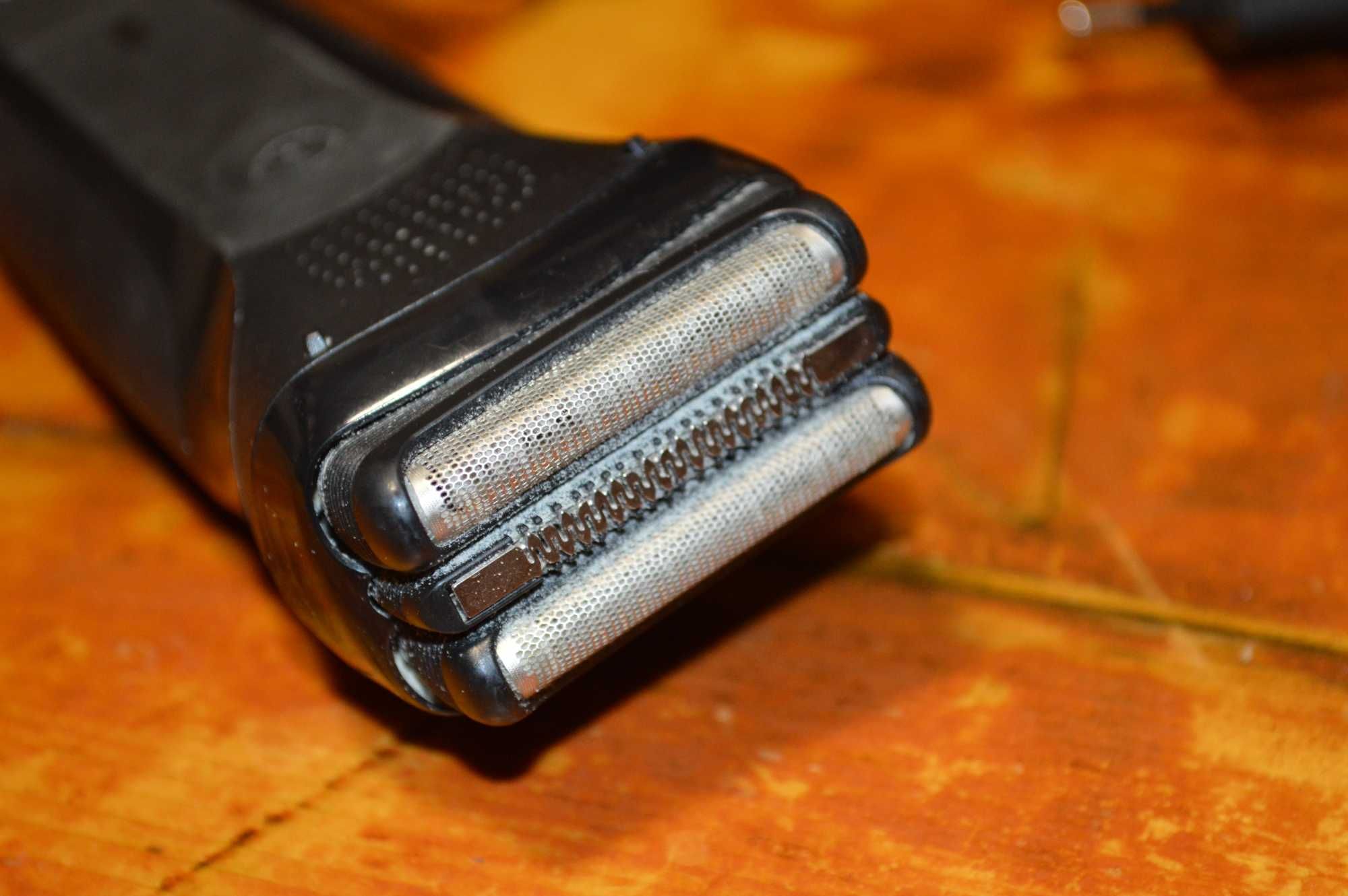 Електробритва акумуляторна Braun Series 3 300s b