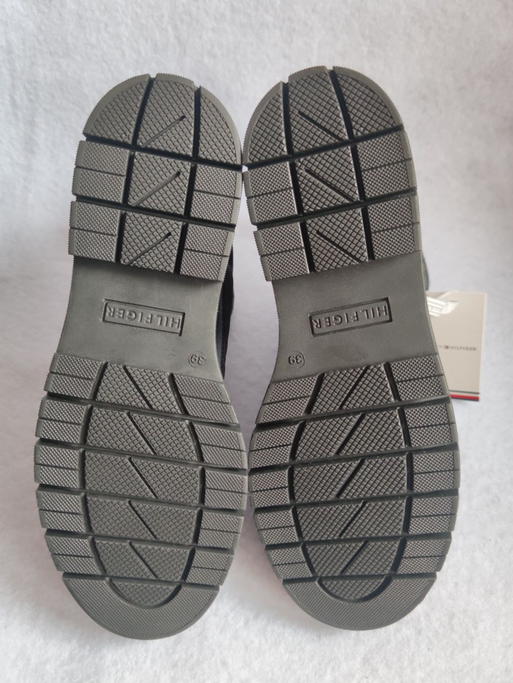 "Tommy Hilfiger Monogram" skórzane buty damskie długość 25 cm czarne