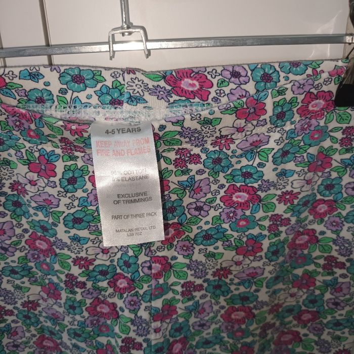 Cienkie bawełniane legginsy 104/110 w drobne kwiatuszki