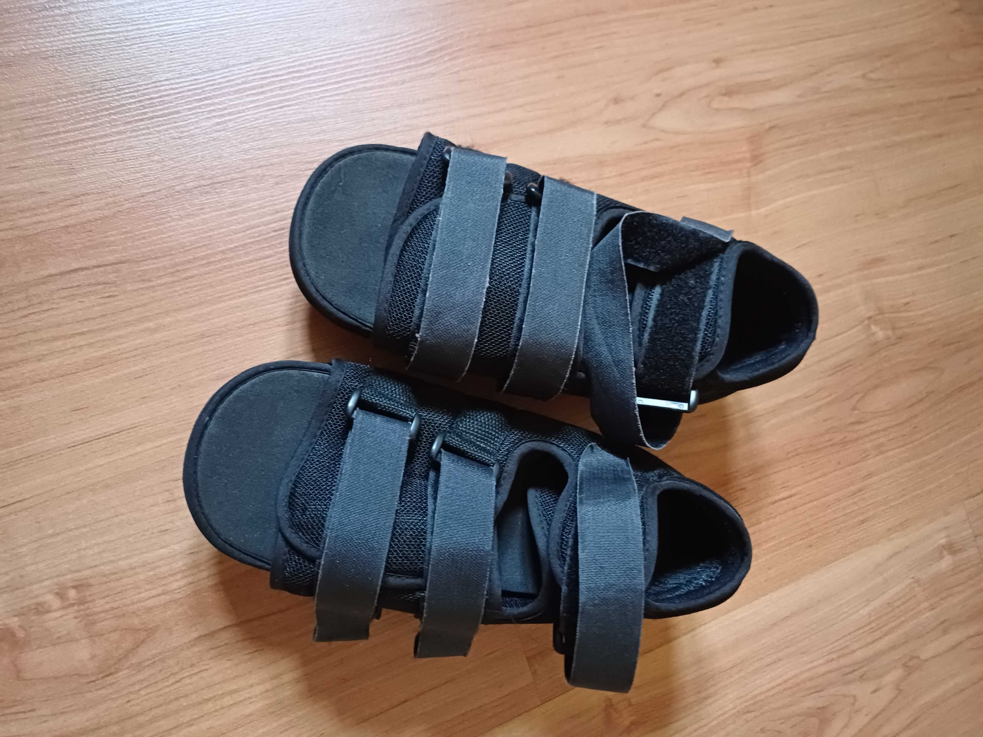 Sapatos para pós operação  aos pés, em ótimo estado.