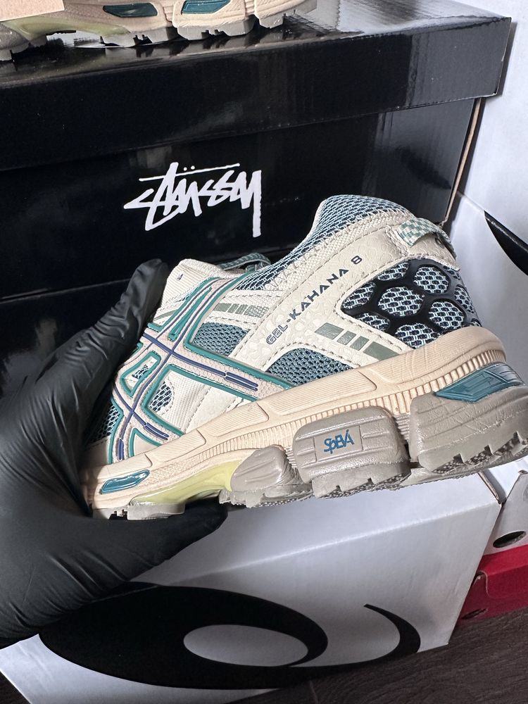 Asics Gel-Kahana.