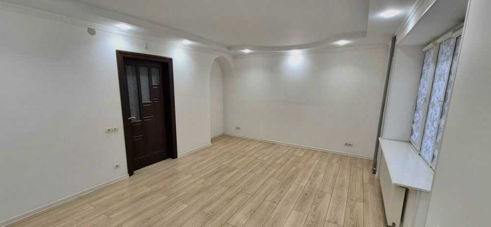 Продам 3-кімнатну квартиру в Шептицькому!