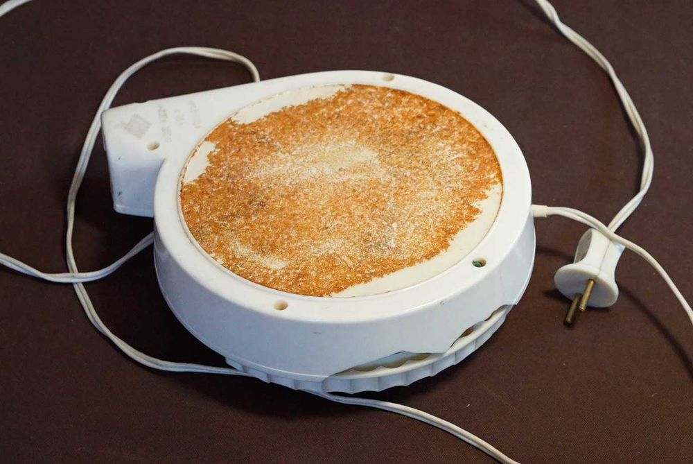 Фен для сушки волос рабочий с повреждениями корпуса. из ссср