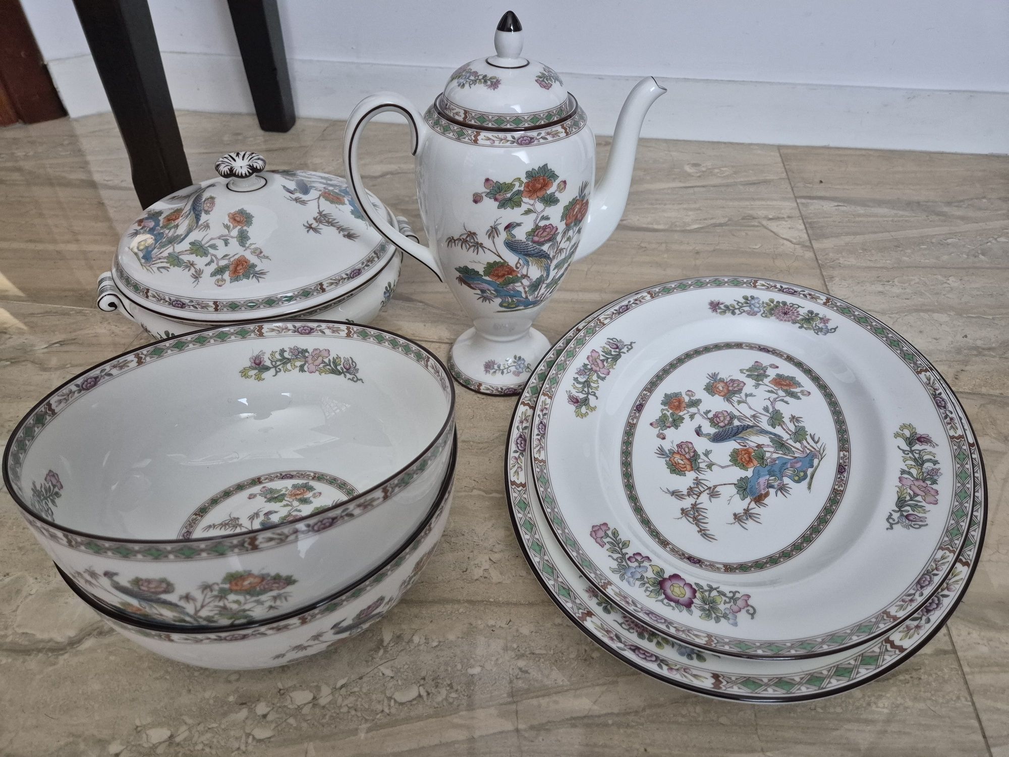 Wedgwood Kutani Crane 12 osobowy serwis obiadowo-kawowy