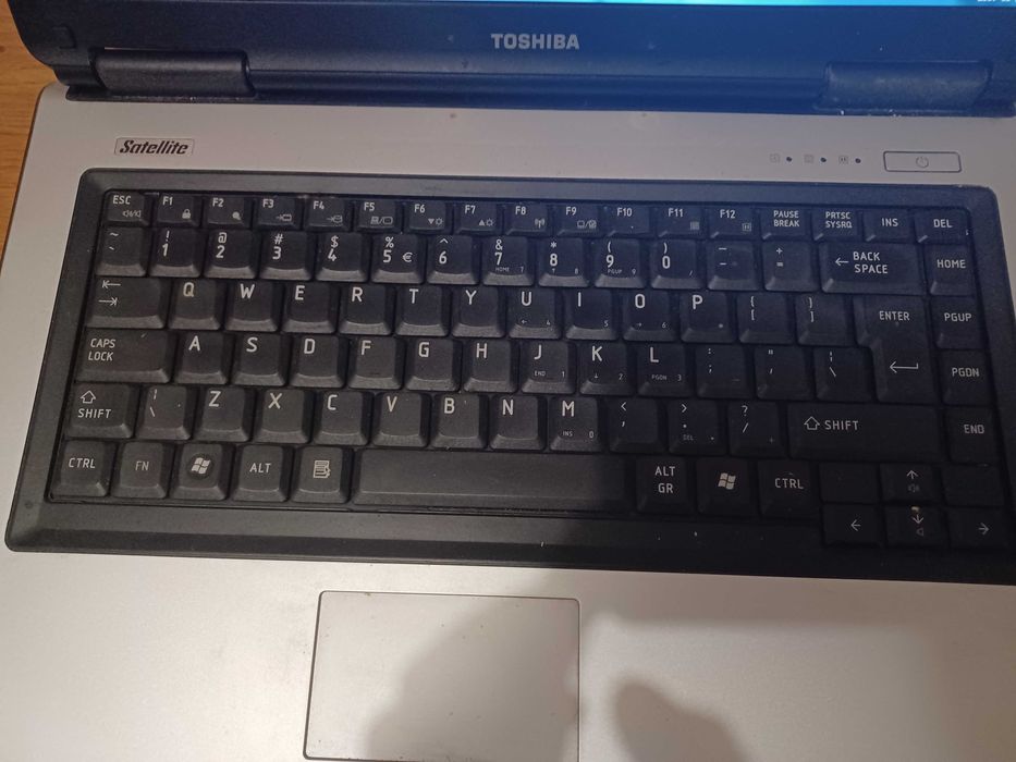 Toshina Satelite 14'' Intel Pentium 1.46GHz / 1GB Ram / 120GB Hdd