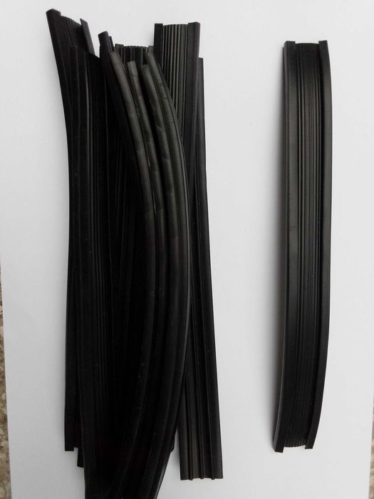 Uszczelka do obejm, uchwytów rur B-104 (20mm x 1,5mm)