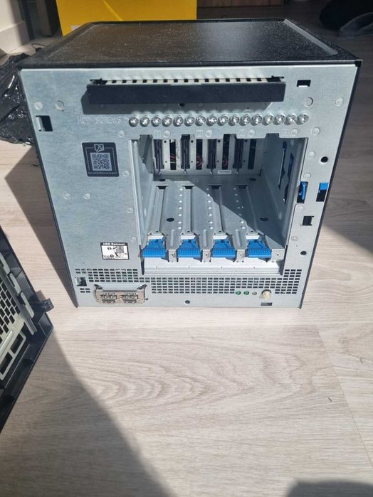 HP microserver gen10 12G RAM NAS 4xHDD bez dysków