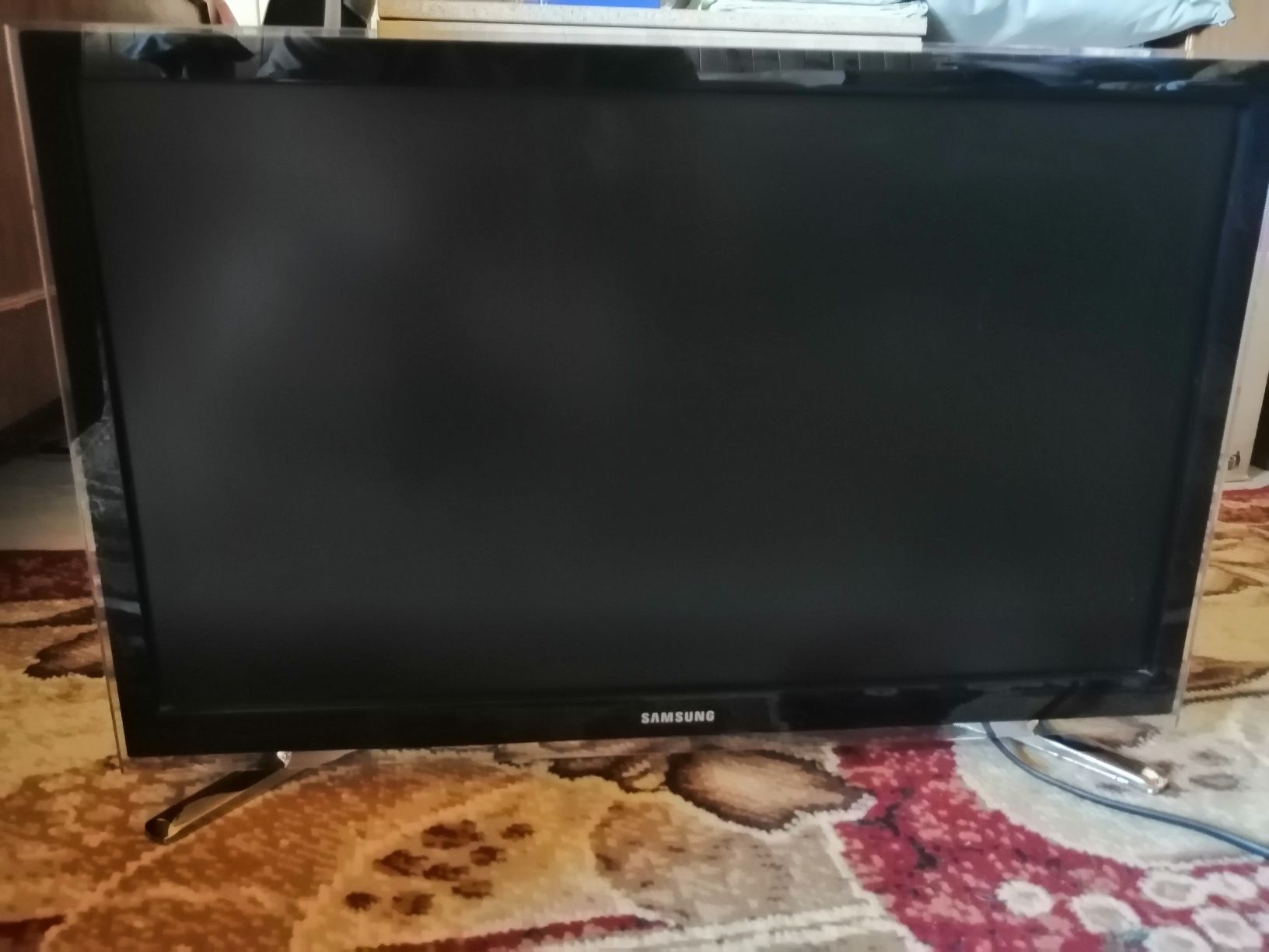 Телевізор з WIFI + смарт TV