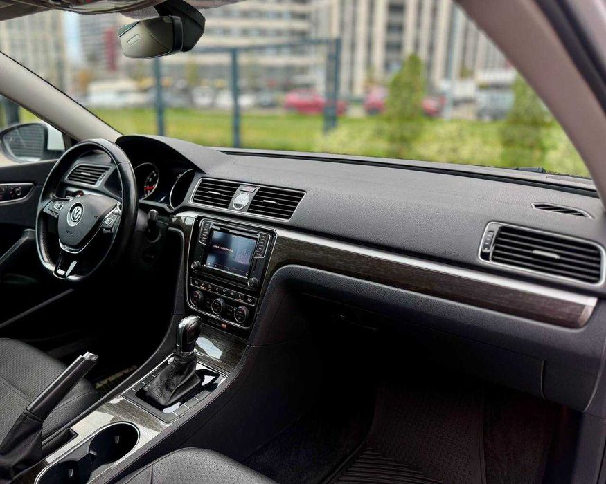 Volkswagen Passat SE