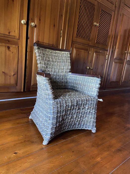 Cadeiraoes de cana de bananeira