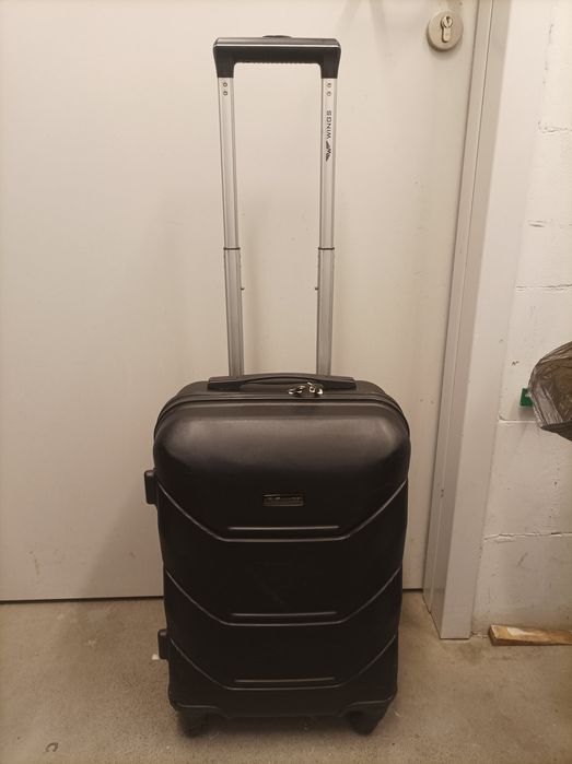 Walizka mała na kółkach