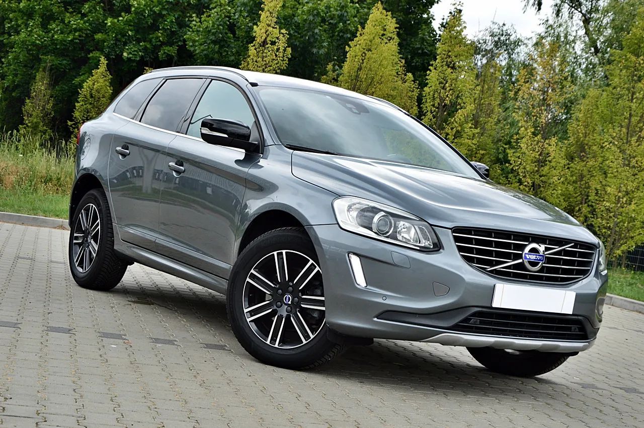 Volvo XC 60 Summum_Bi_Xenon_Ledy_Digital_Skóra_Grzana_Navi_Kamera_DVD_El.Klapa