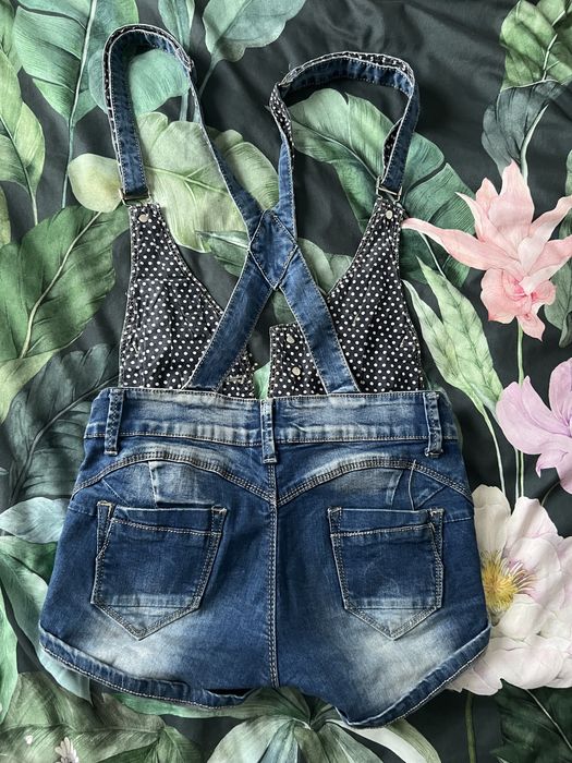 Krótkie spodenki jeansowe z szelkami XS