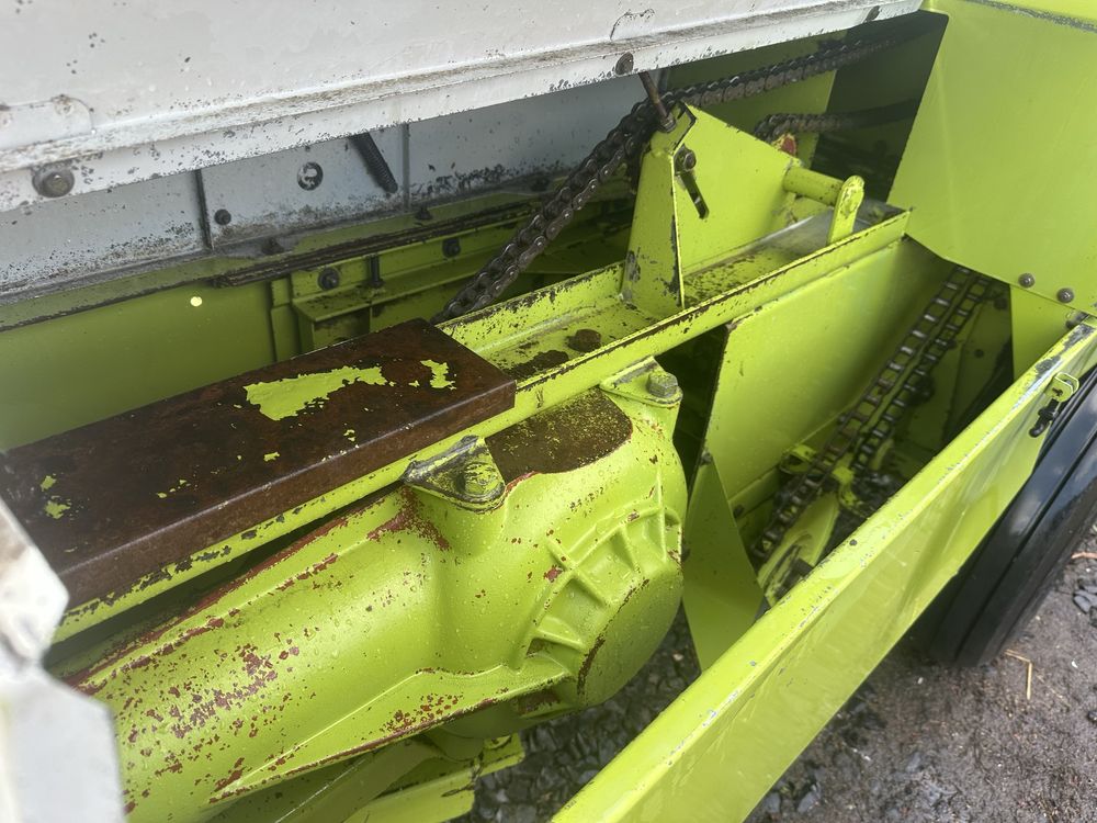 Прес-підбирач марки Claas Markant 41