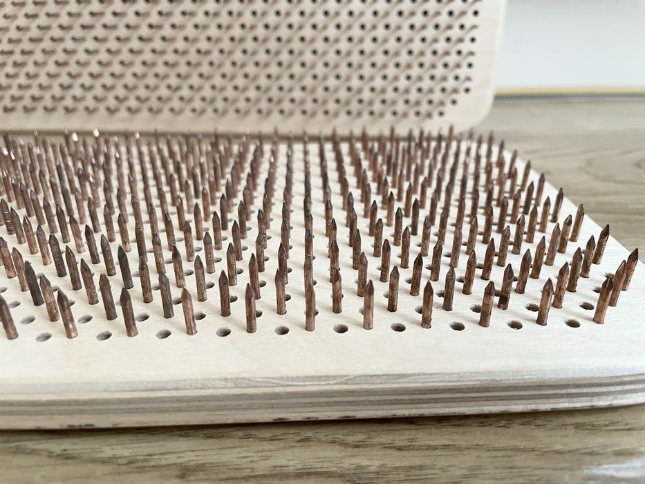 Дошка Садху, для стояння на цвяхах