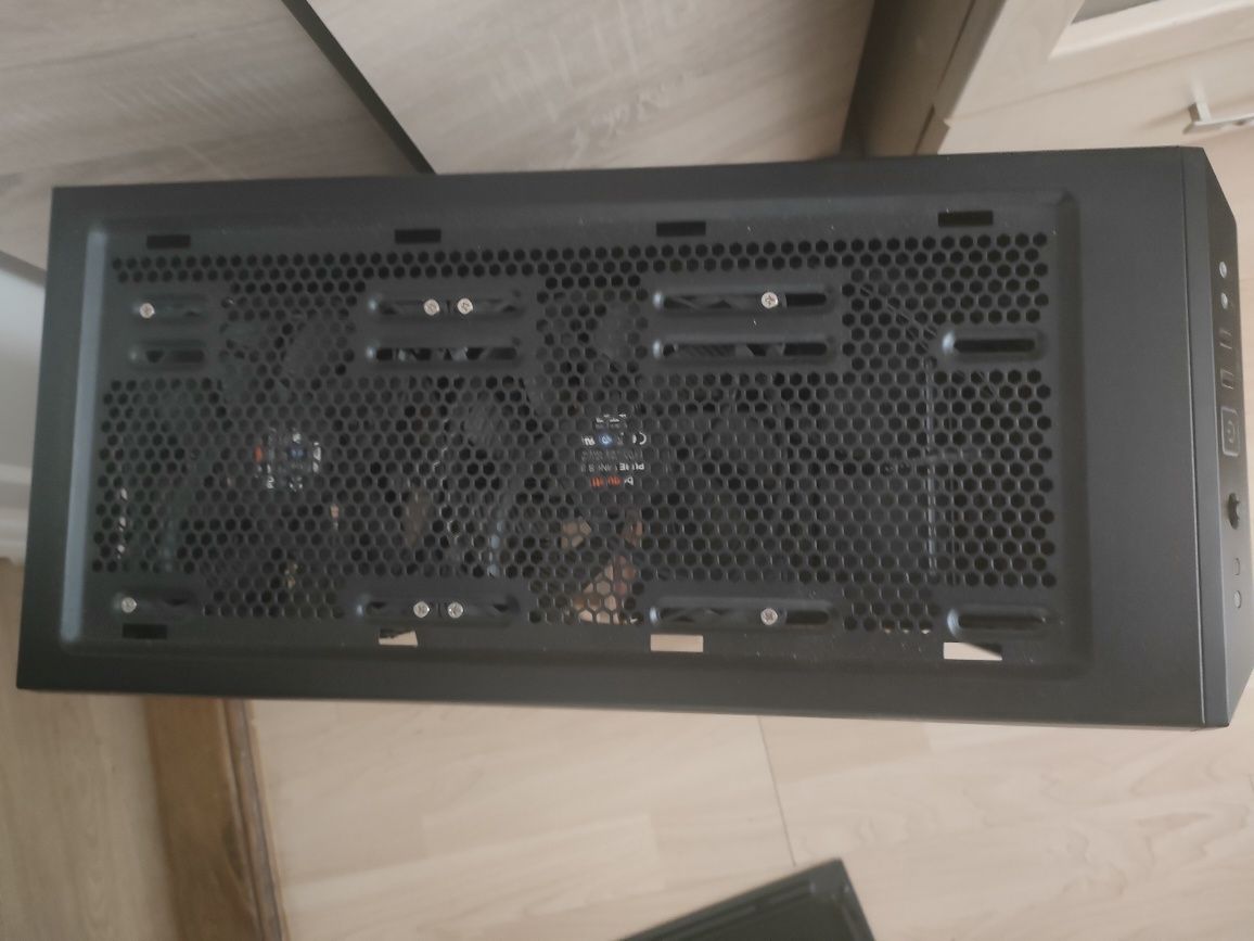 PC - i7 8700K, 32GB RAM, bequiet pure base 600