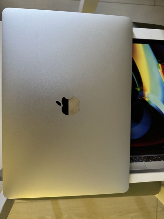 Apple MacBook Pro 13 2017 i5 16GB RAM 512SSD