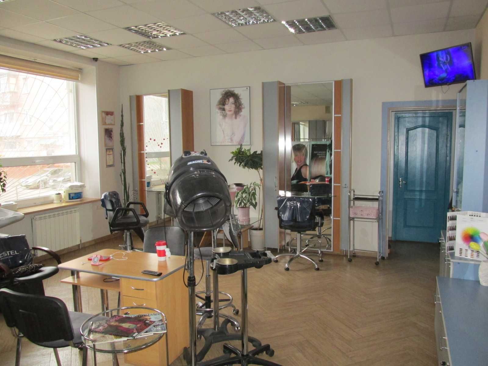 Продам приміщення перукарні на площі Соборній - 95 кв.м.