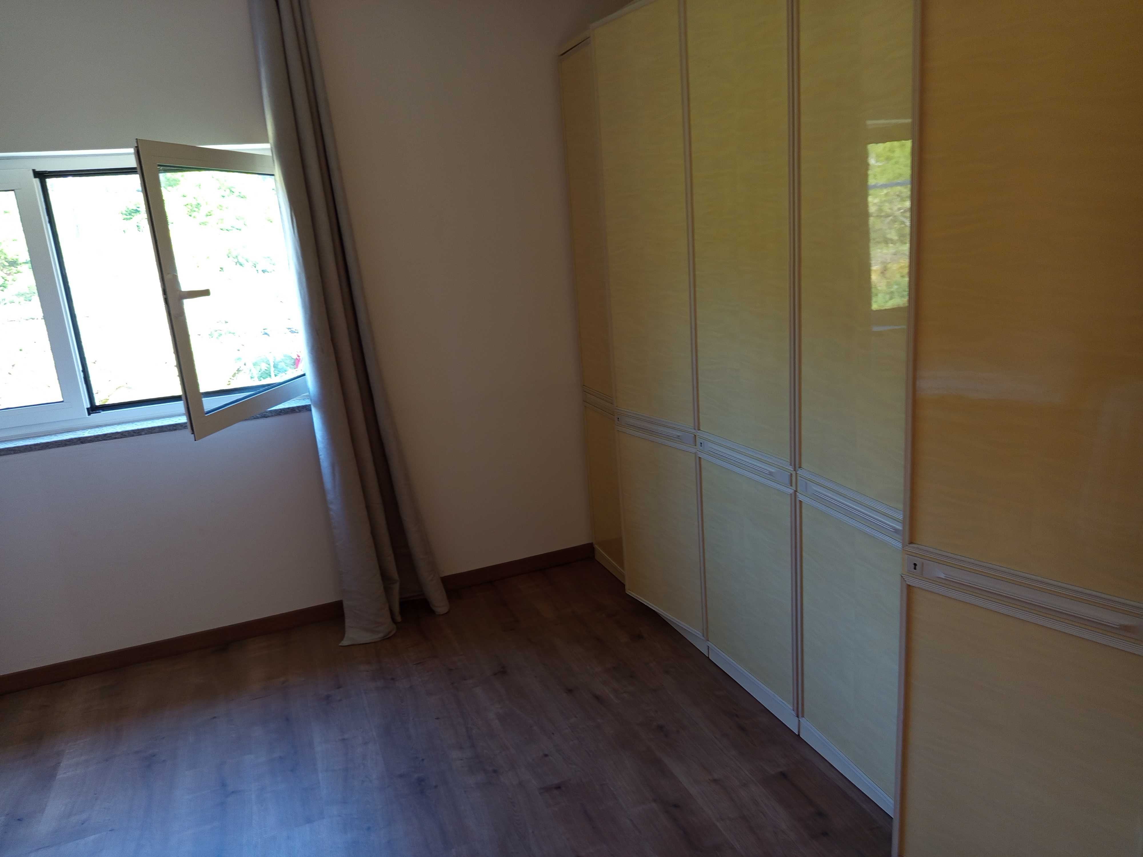 Quinta de 1 hectare com T3 remodelado+anexo e currais de pedra