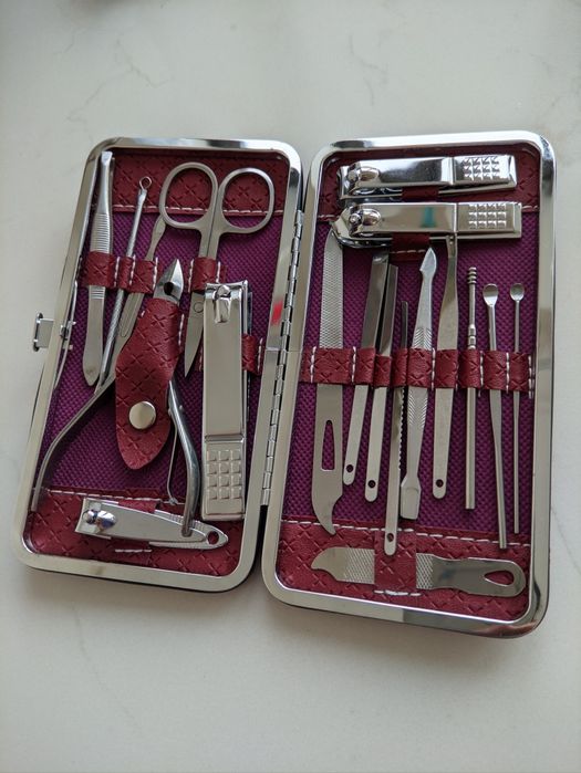 Набір для манікюру та педикюру 19 предметів червоний