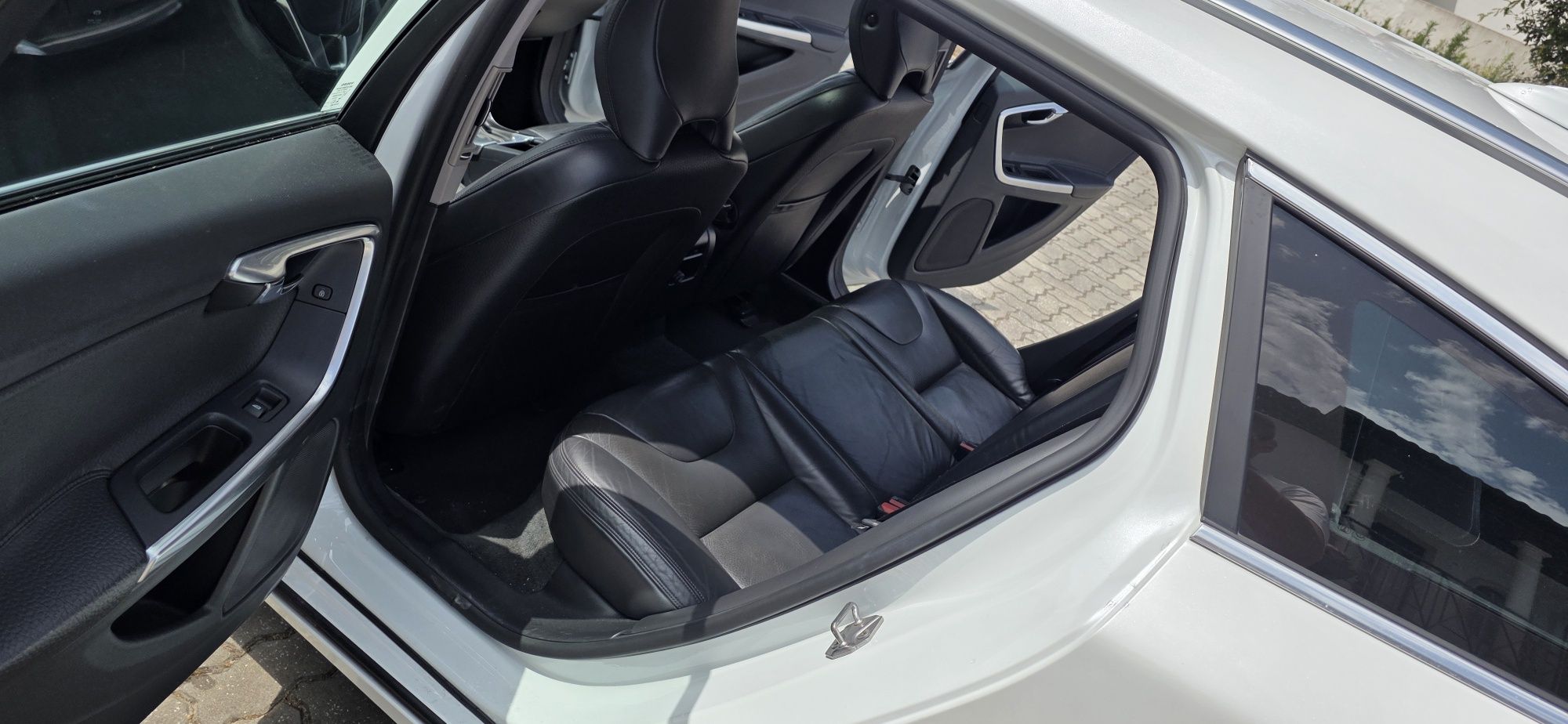 Volvo V60 D6 2.4