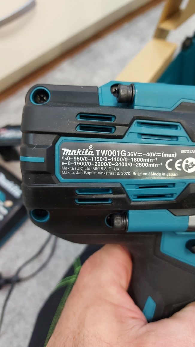 Makita TD001G 40v акумуляторний гайковерт