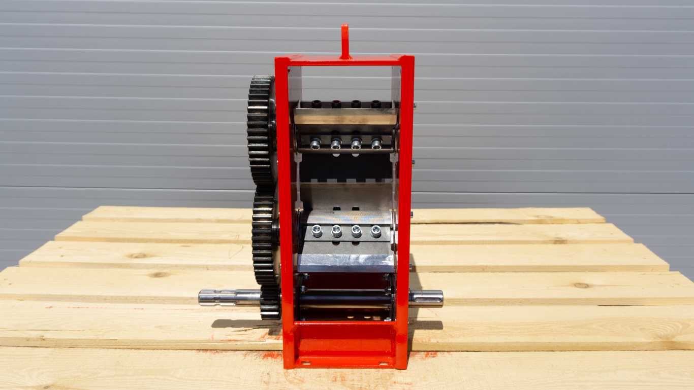 mechanizm == rębak do cięcia gałęzi zrzyn odpadów REMETCNC R-120