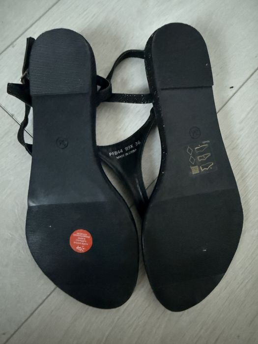 Nowe Czarne sandaly japonki Mohito r.36