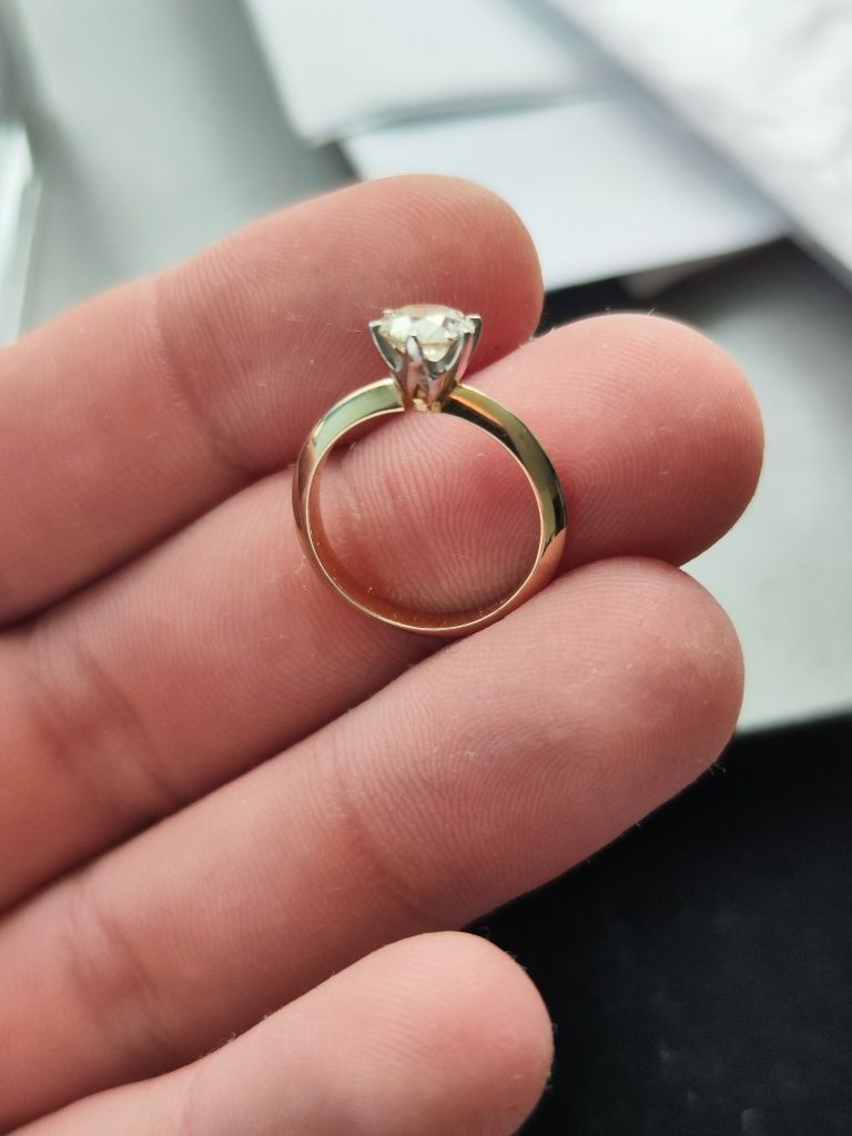 Pierścionek  TIFFANY / Diament 1.01 ct/H-G/VS1  ! Jak Nowy ! Okazja !