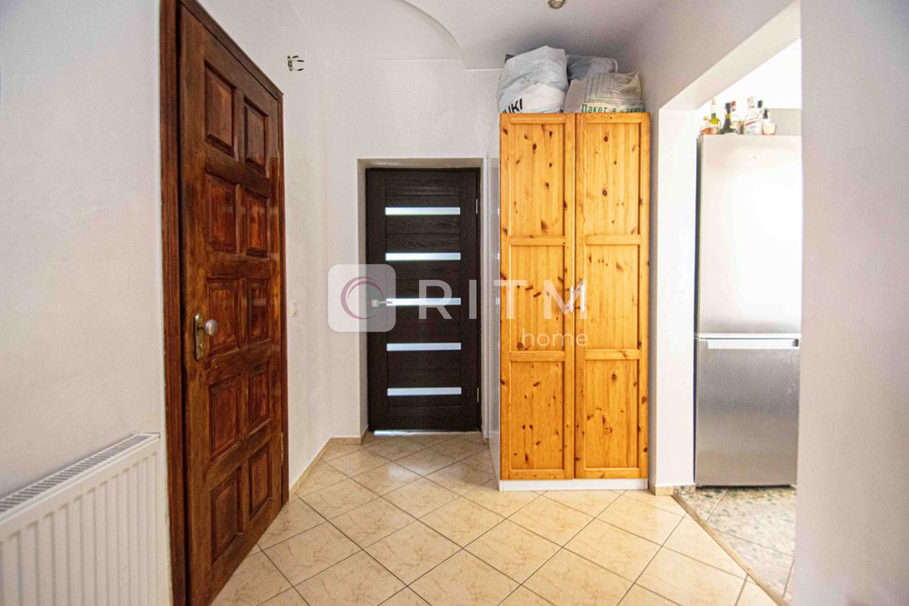 Продається  2-рівневий будинок з загальною площею 190м2