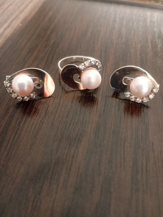 Продам сережки та каблучку срібло із золотими вставками,