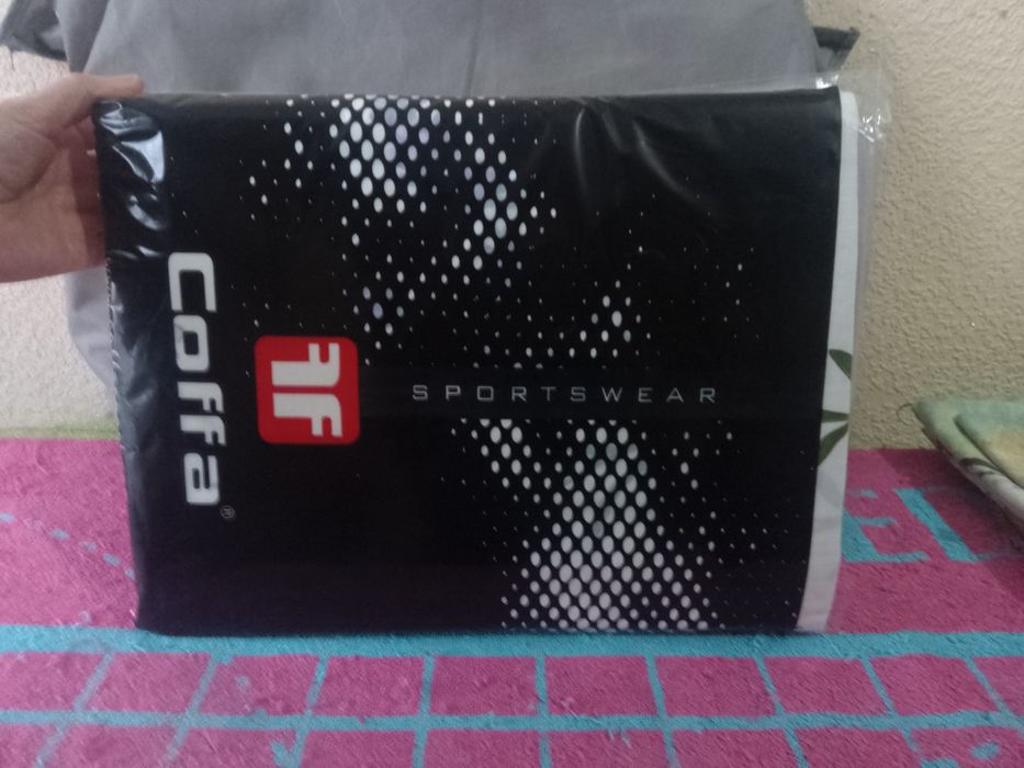 Пакети з клейкою стрічкою.Вироблені з поліпропілену.Розфасовані 500шт.