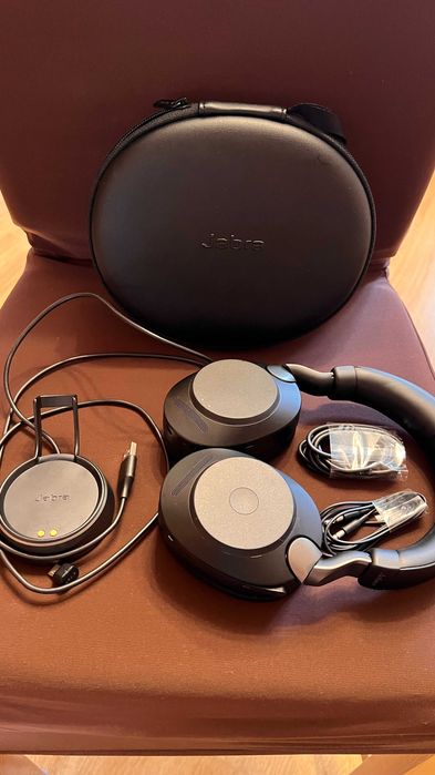 Jabra Evolve2 85 + Stacja Ładująca – Stan jak nowe