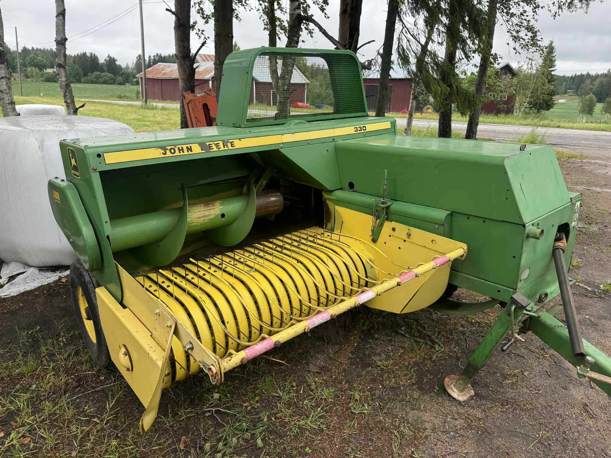 Тюковий Прес Підбирач Пресс подборщик JOHN DEERE 330 (339-332-336-349)