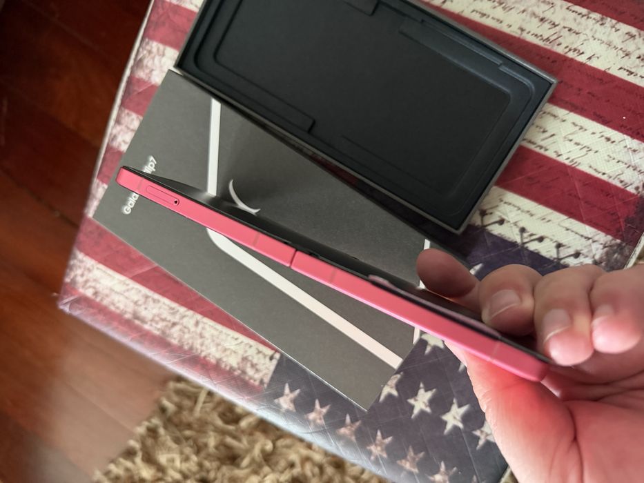 Samsung Zflip 7 red 512gb