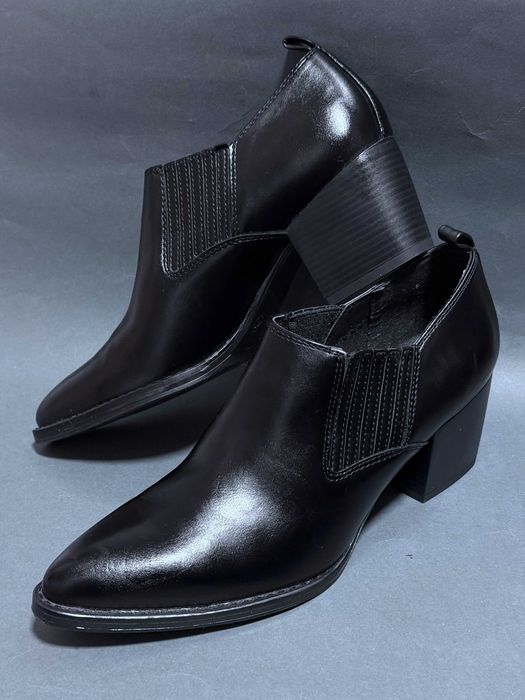 Туфлі жіночі 39 розмір чорні штучна шкіра демісезонні козаки челсі