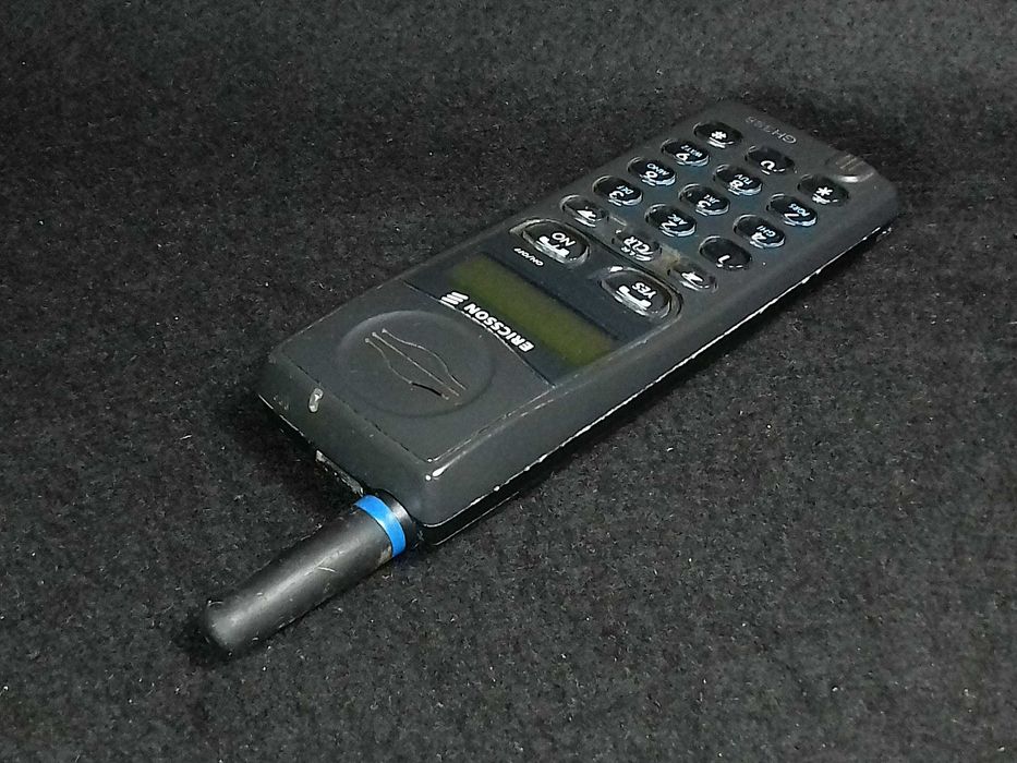 Telemóvel Ericsson GH 388, com carregador, original, 1996