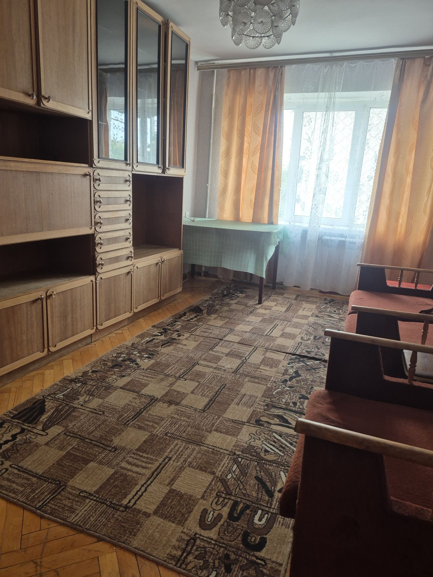 Оренда двокімнатної в районі 12 школи!