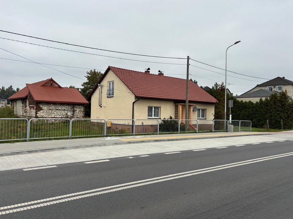 Dom wolnostojący z garażem i ogrodem