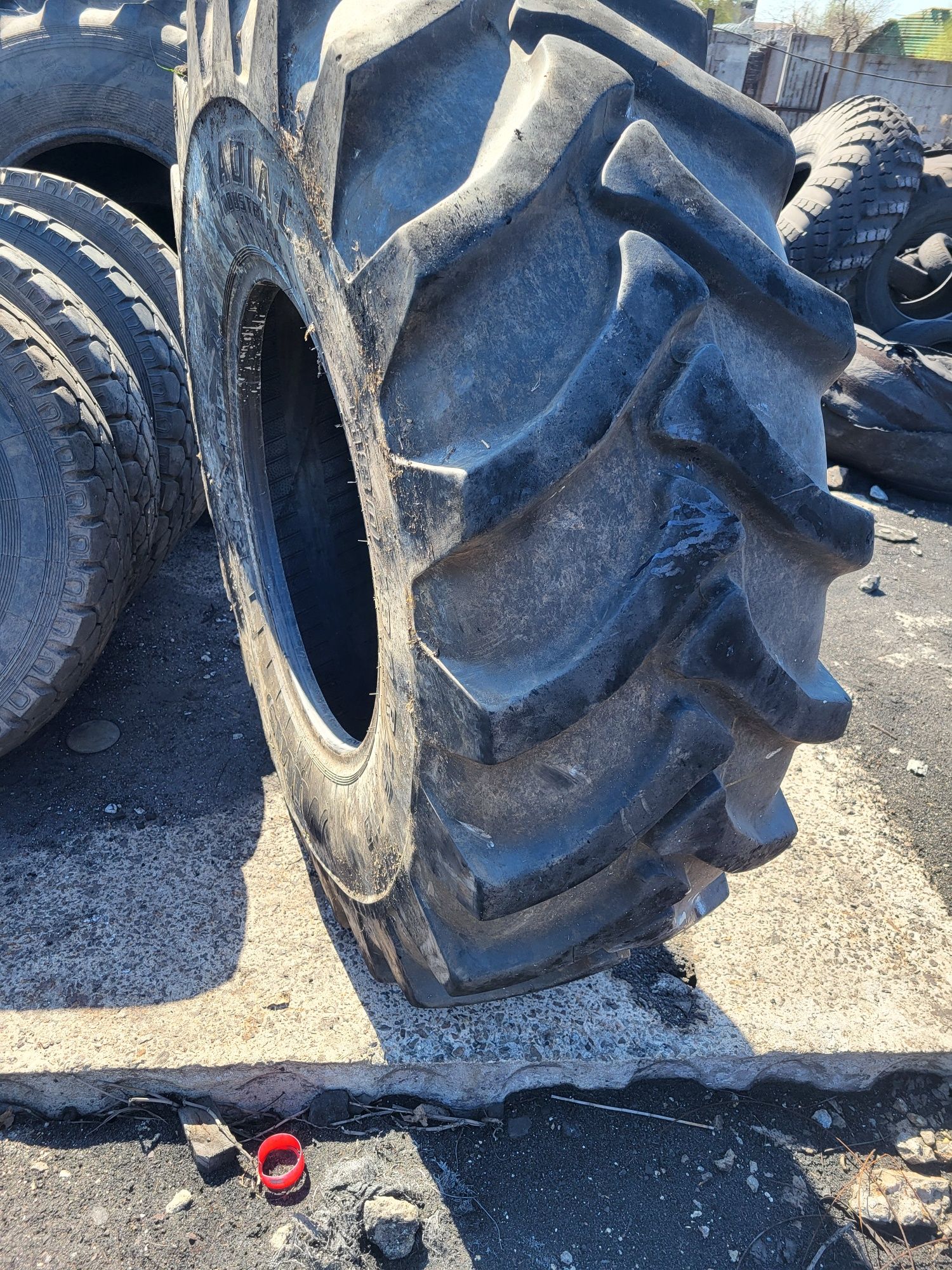 Продам шины б/у 480/80R26