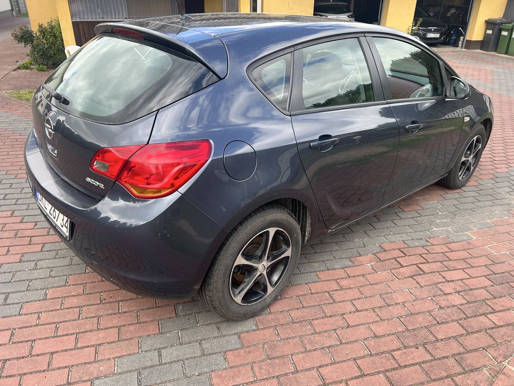 Sprzedam Opel Astra J 1.4 benzyna z gazem 1 właściciel w PL