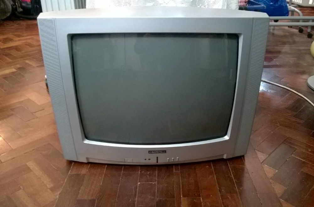 OPORTUNIDADE Televisão Crown 40 cm
