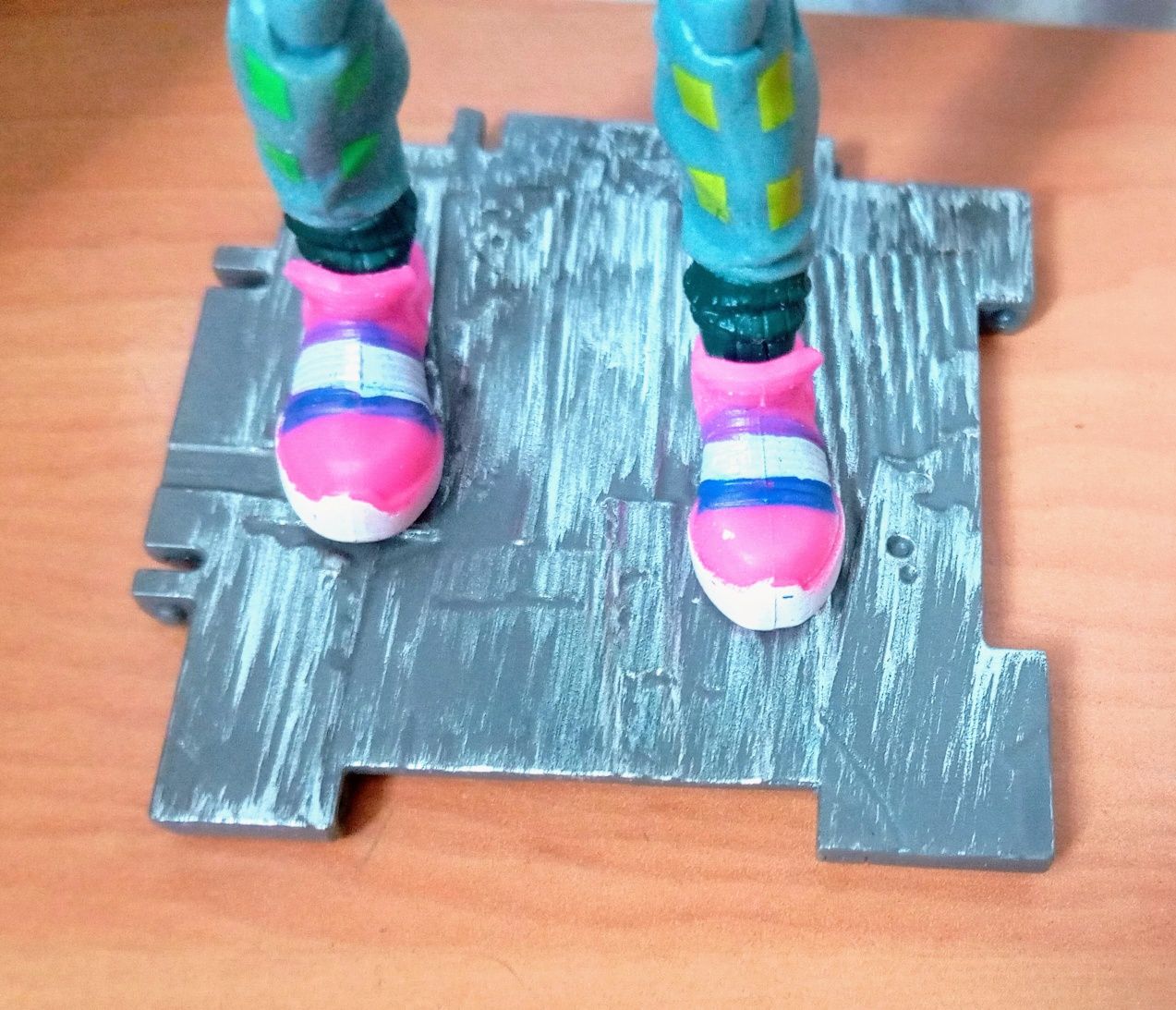 Boneco DJ Younder Fortnite Epic Solo mode 10 cm.Não é negociável.