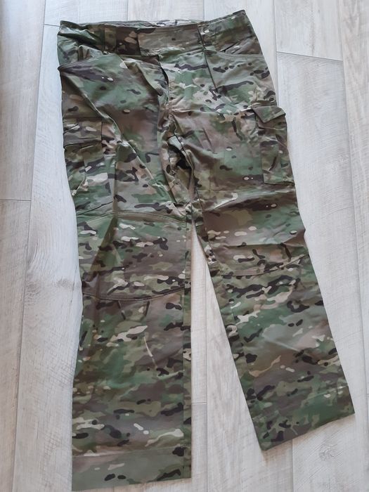 Військова форма (2 штанів та фліска)