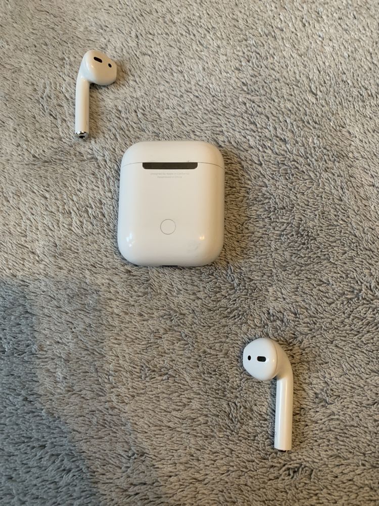 Słuchawki Apple AirPods 1 gen uszkodzone