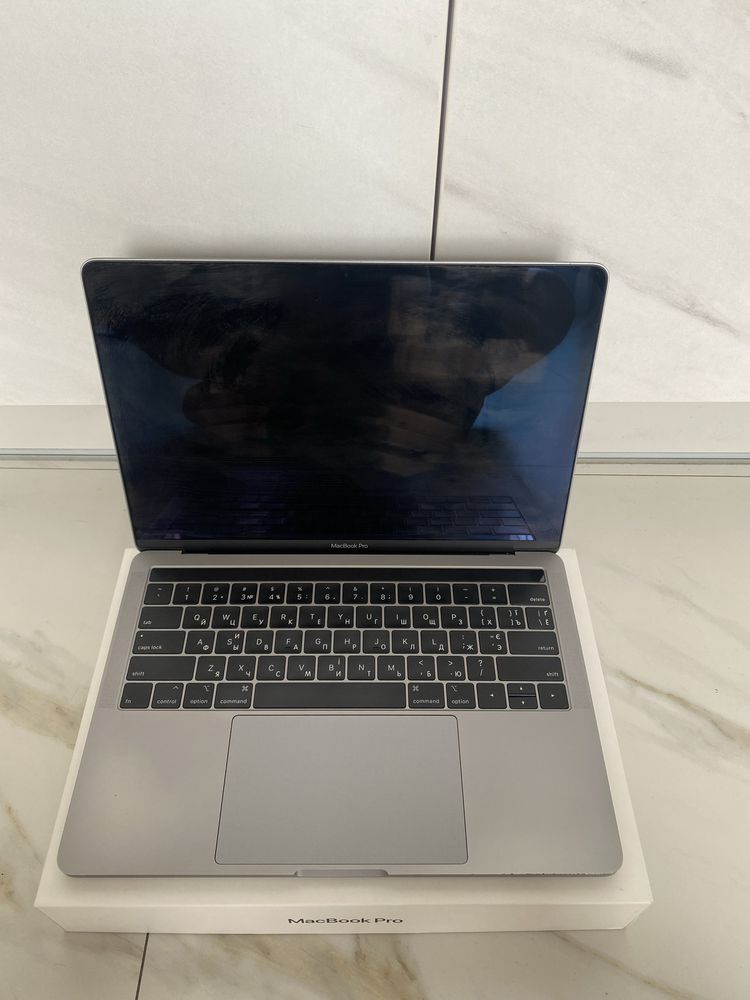 MacBook Pro 2019 13 дюймов Space Gray Touch Bar