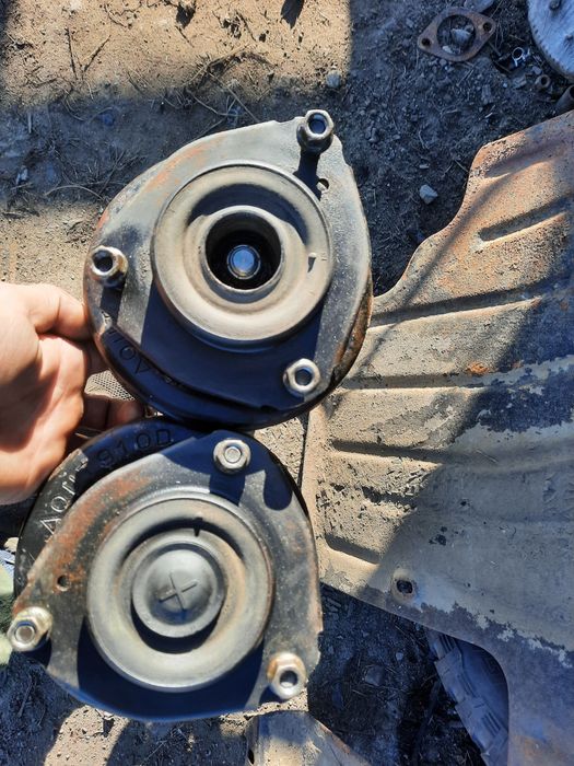 Продам стойки TOYOTA CARINA E 1,6